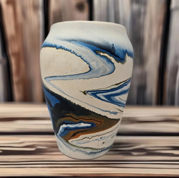 Nemadji Pottery Vase Vintage 6 Inch Tall Handmade Southwestern Look Art Swirls - Picture 1 of 9